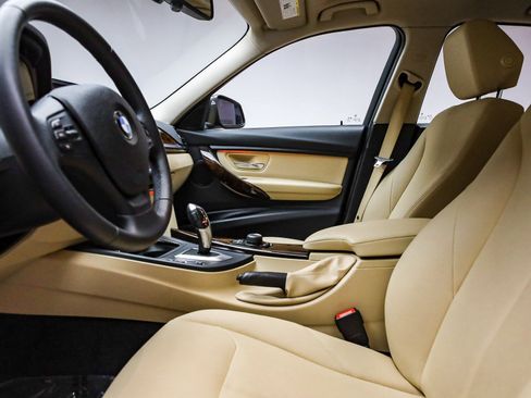 Used 2018 BMW 320i Sedan image 18