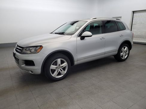 Used 2014 Volkswagen Touareg Lux image 2