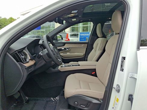 Certified 2025 Volvo XC90 T8 Plus w/ Protection Package Premier AWD/4WD image 13