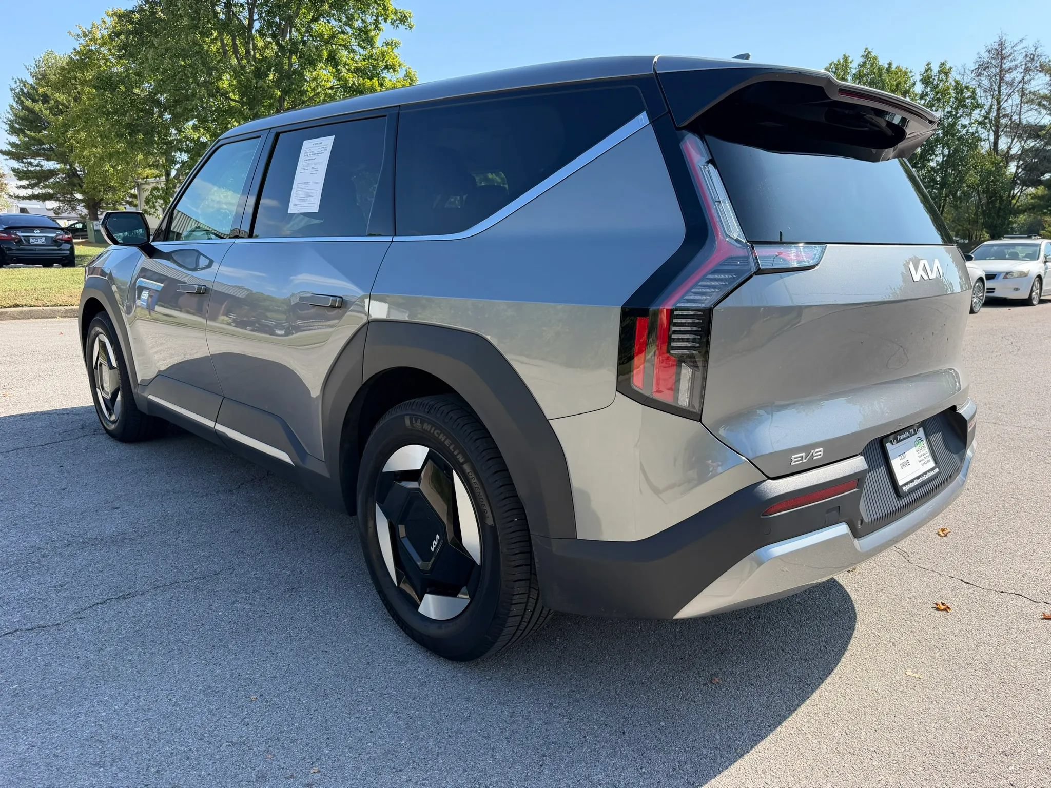 Used 2024 Kia EV9 Light Long Range RWD image 5