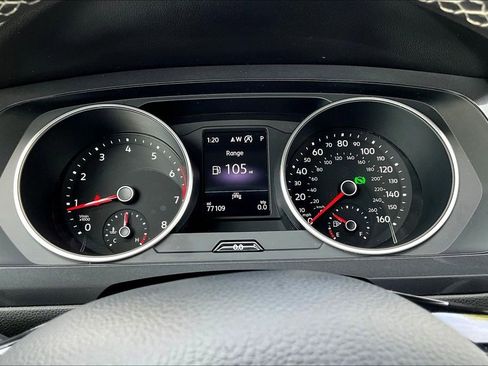 Used 2021 Volkswagen Tiguan SE image 13