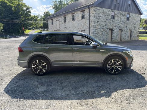 Used 2022 Volkswagen Tiguan SEL R-Line AWD/4WD image 4