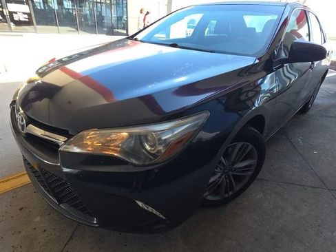 Used 2016 Toyota Camry SE image 1