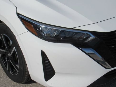 Used 2024 Nissan Sentra SV FWD image 8