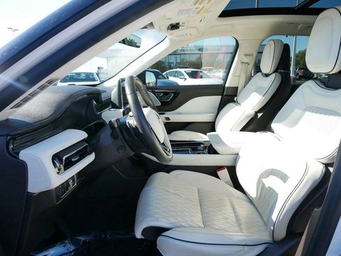 Used 2023 Lincoln Aviator Black Label w/ Dynamic Handling Package image 7