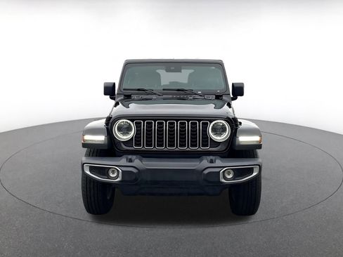 Used 2025 Jeep Wrangler Sahara image 4