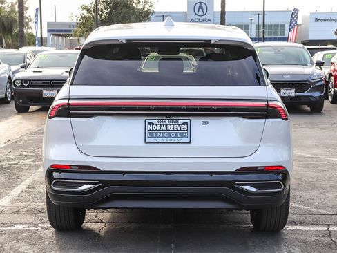 Used 2025 Lincoln Nautilus Premier w/ Equipment Group 102A image 7