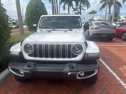 Used 2024 Jeep Wrangler Unlimited Sahara w/ Technology Group AWD/4WD image 14