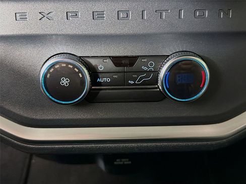 Used 2025 Ford Expedition Active AWD/4WD image 26