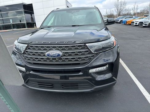 Used 2022 Ford Explorer XLT w/ Equipment Group 202A image 2