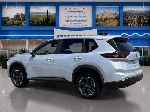 Used 2025 Nissan Rogue SV AWD/4WD image 5