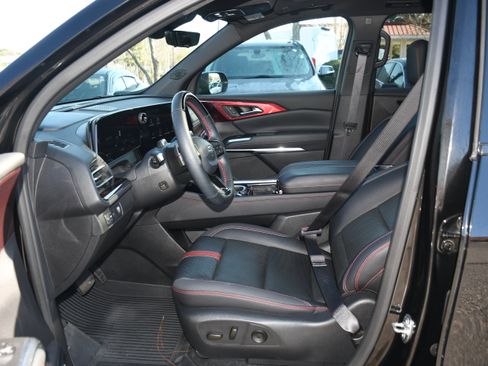 Used 2025 Chevrolet Traverse RS w/ LPO, Floor Liner Package image 8