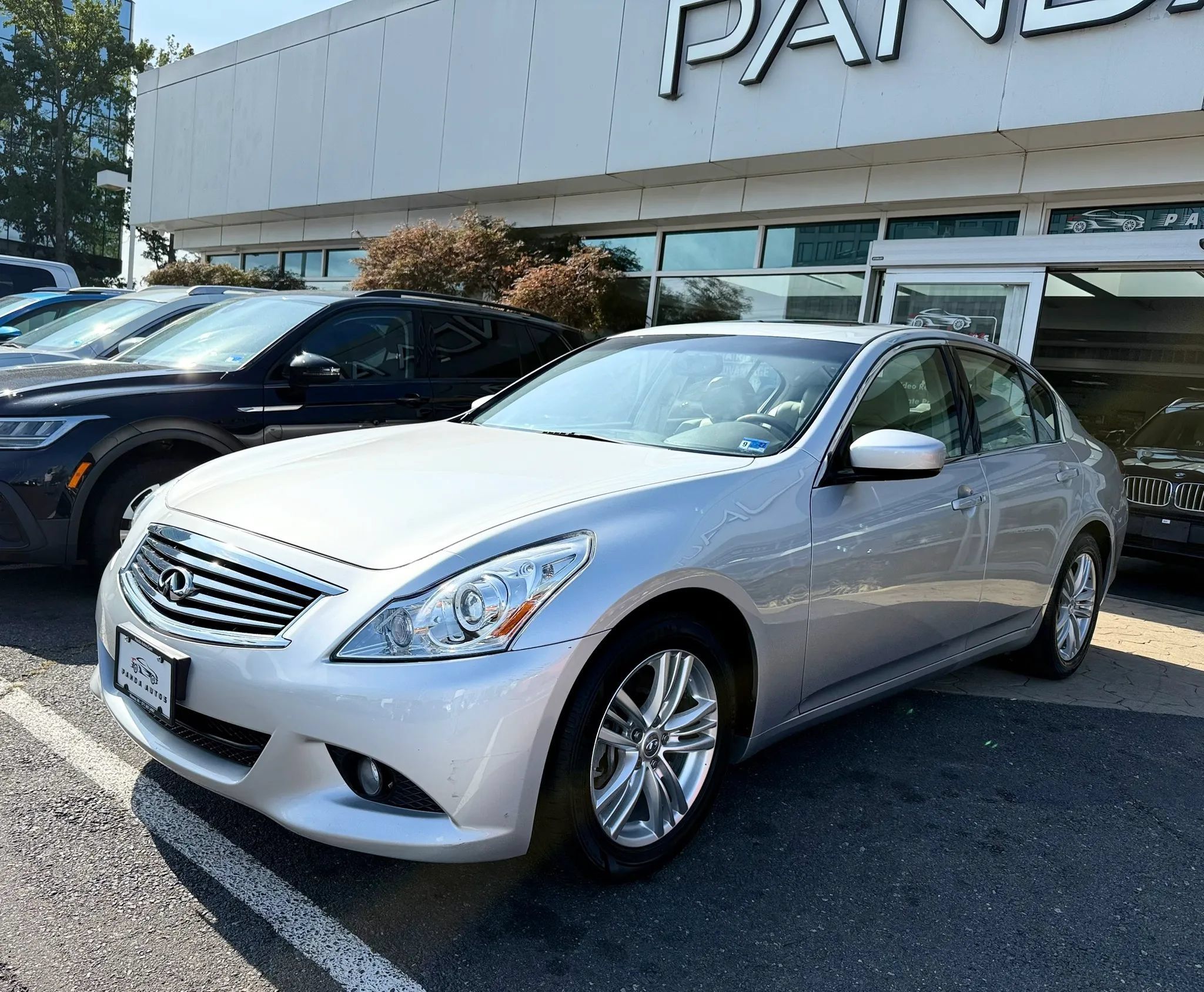 Used 2010 INFINITI G37 Journey w/ Premium Pkg RWD image 3
