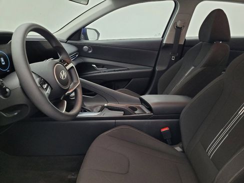 Used 2024 Hyundai Elantra SEL image 17