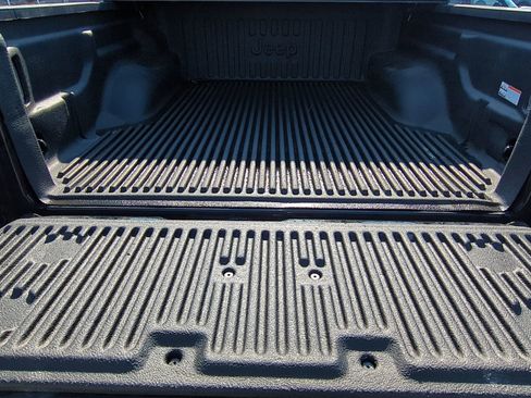 Used 2023 Jeep Gladiator Rubicon w/ Cold Weather Group image 38