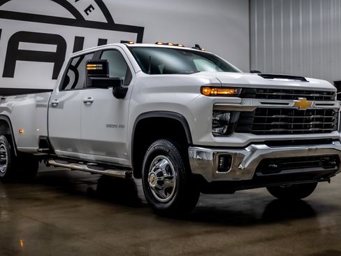 Used 2025 Chevrolet Silverado 3500 LT image 28