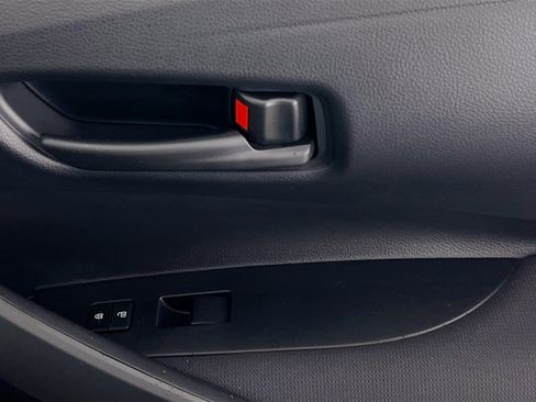 Used 2025 Toyota Corolla LE image 31