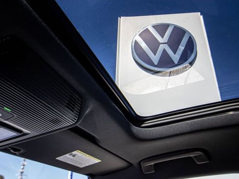 New 2026 Volkswagen Tiguan SE R-Line image 49