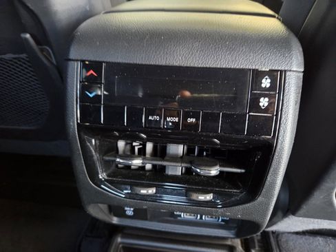 Used 2023 Jeep Grand Cherokee L Laredo image 30