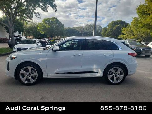 Certified 2025 Audi Q5 Prestige image 5