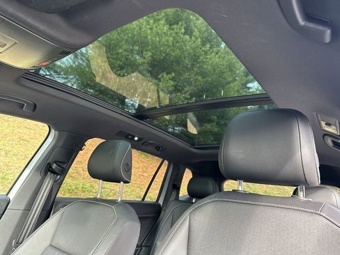 Used 2023 Volkswagen Tiguan SE R-Line image 22