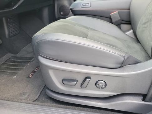 Used 2024 Nissan Ariya FWD image 17