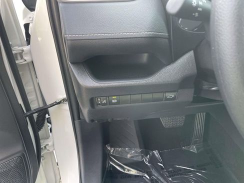 Used 2025 Toyota RAV4 XLE w/ Convenience Package image 31