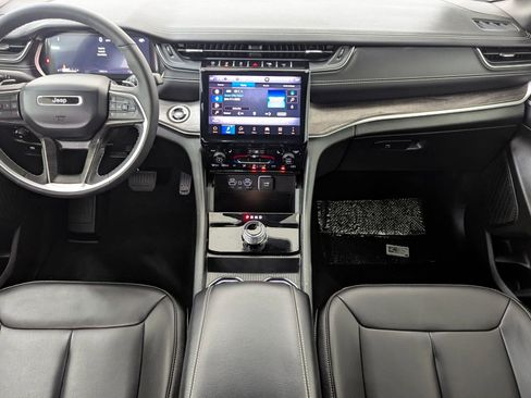 Used 2025 Jeep Grand Cherokee Limited image 15