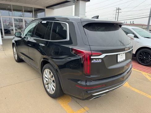 Used 2020 Cadillac XT6 Premium Luxury FWD image 3