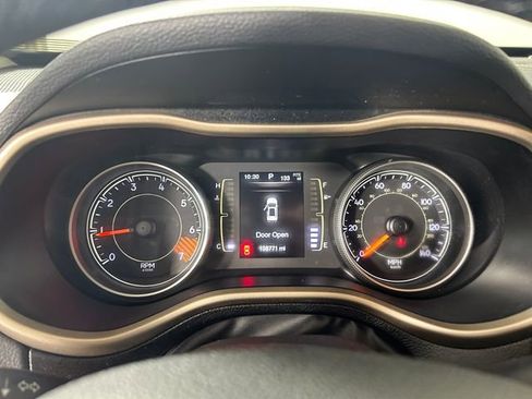 Used 2015 Jeep Cherokee Latitude w/ Cold Weather Group image 18