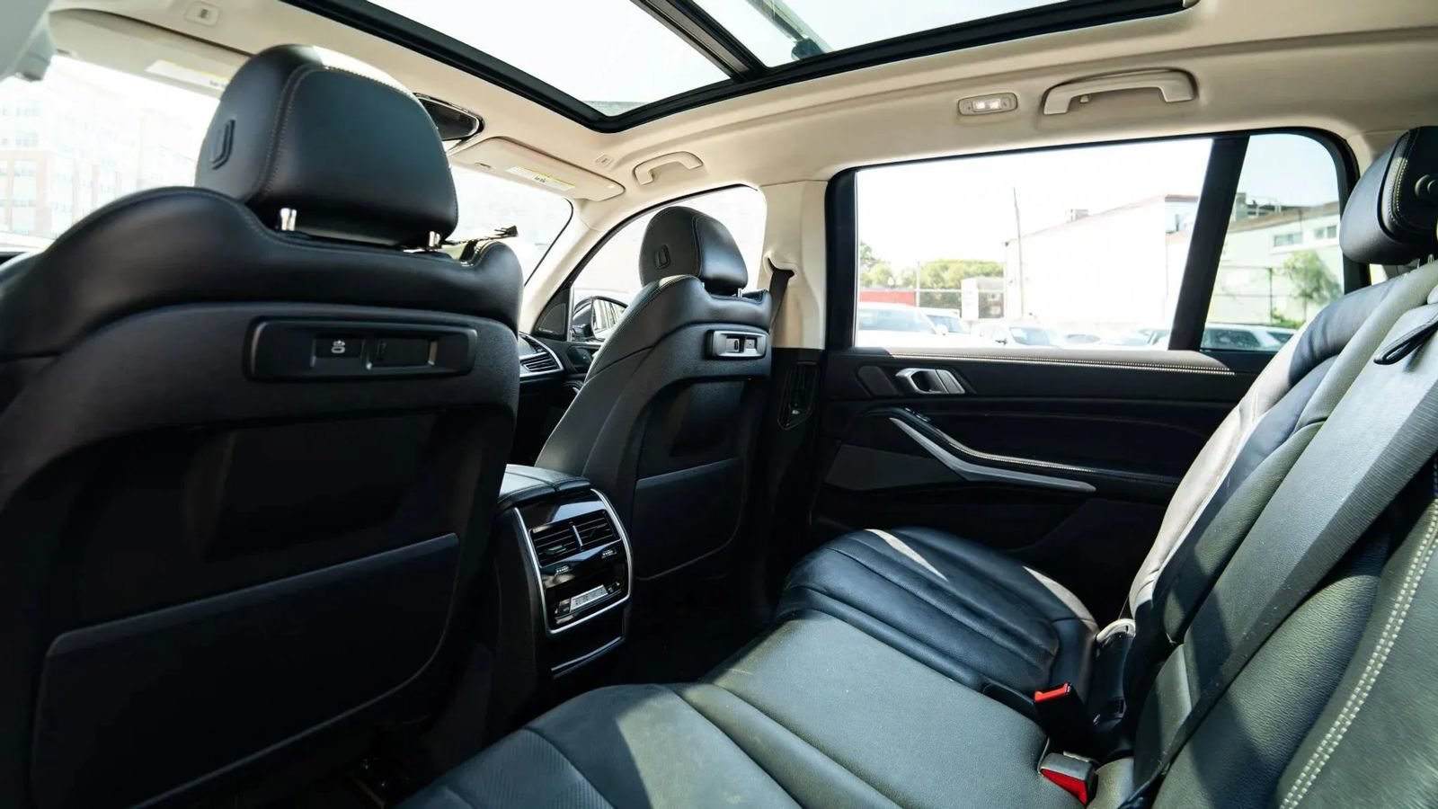 Used 2020 BMW X7 xDrive40i w/ Premium Package AWD/4WD image 32