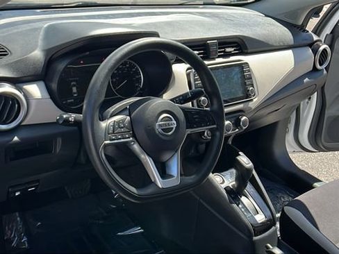 Used 2022 Nissan Versa SV FWD image 17