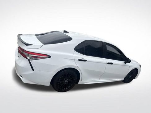 Used 2019 Toyota Camry SE FWD image 3
