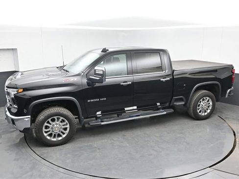Used 2025 Chevrolet Silverado 2500 LTZ w/ LTZ Convenience Package image 36