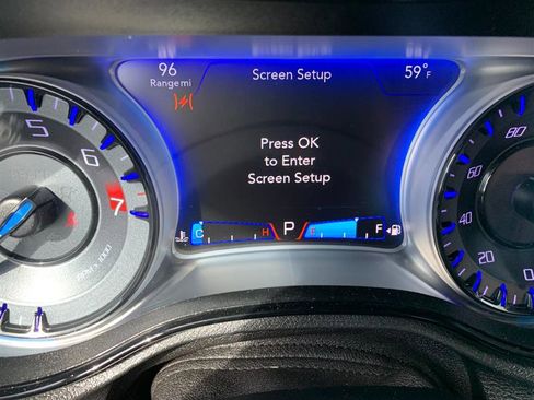 Used 2018 Chrysler 300 S image 27