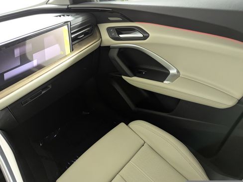 New 2025 Audi Q5 Prestige image 11