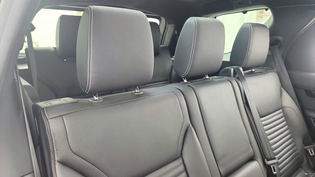Used 2025 Land Rover Discovery S AWD/4WD image 38