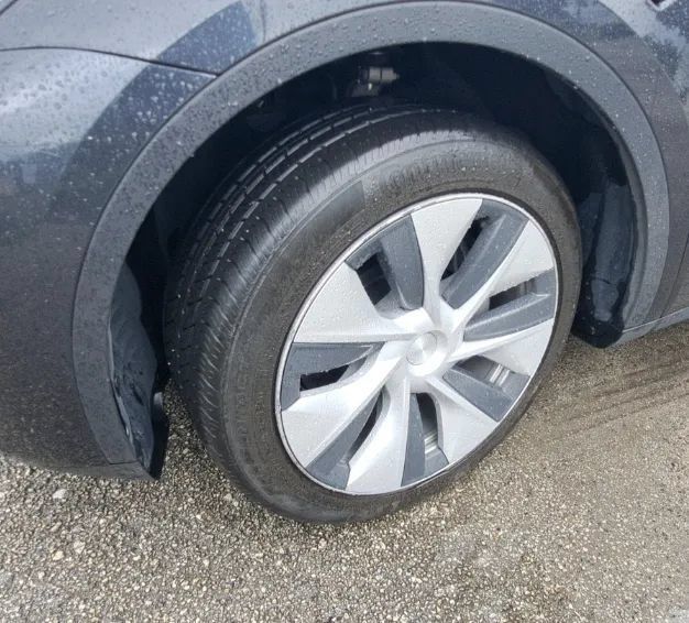Used 2024 Tesla Model Y Long Range RWD image 4