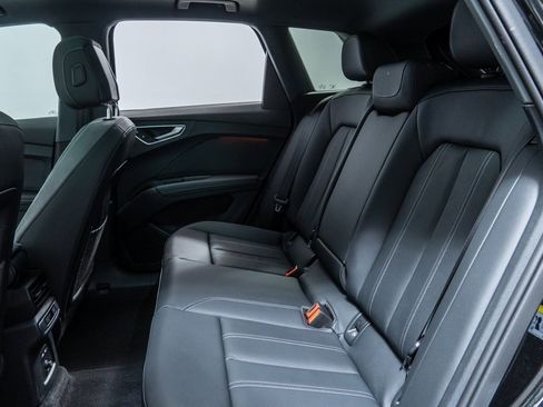 Used 2025 Audi Q4 e-tron Premium Plus w/ Premium Plus image 27