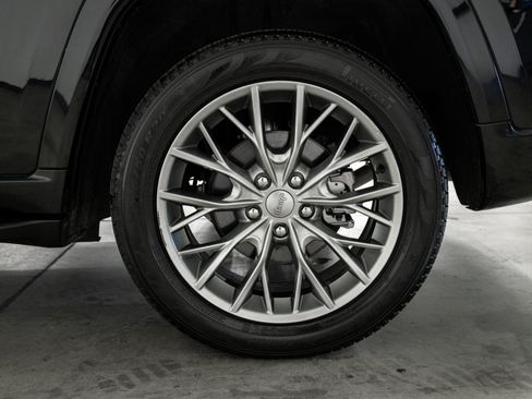 Used 2023 Jeep Grand Cherokee Summit AWD/4WD image 10