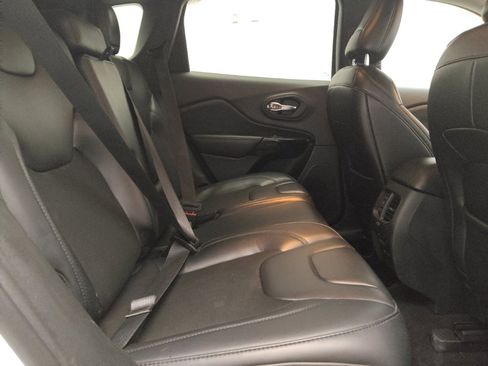 Used 2019 Jeep Cherokee Latitude Plus FWD image 19