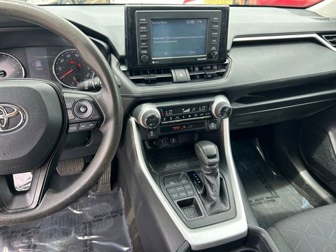 Used 2020 Toyota RAV4 XLE AWD/4WD image 17