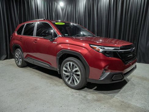 Used 2025 Subaru Forester Touring AWD/4WD image 3