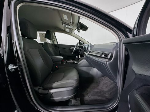 Used 2025 Kia Sportage LX FWD image 30