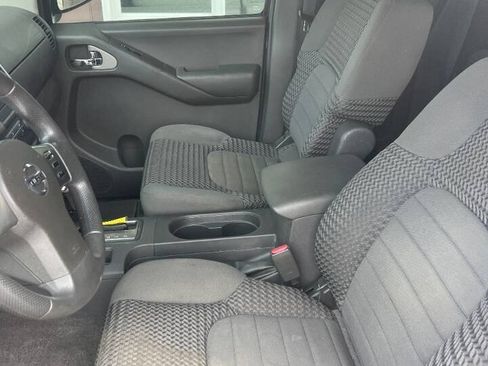 Used 2009 Nissan Frontier SE w/ SE Value Truck Pkg AWD/4WD image 8
