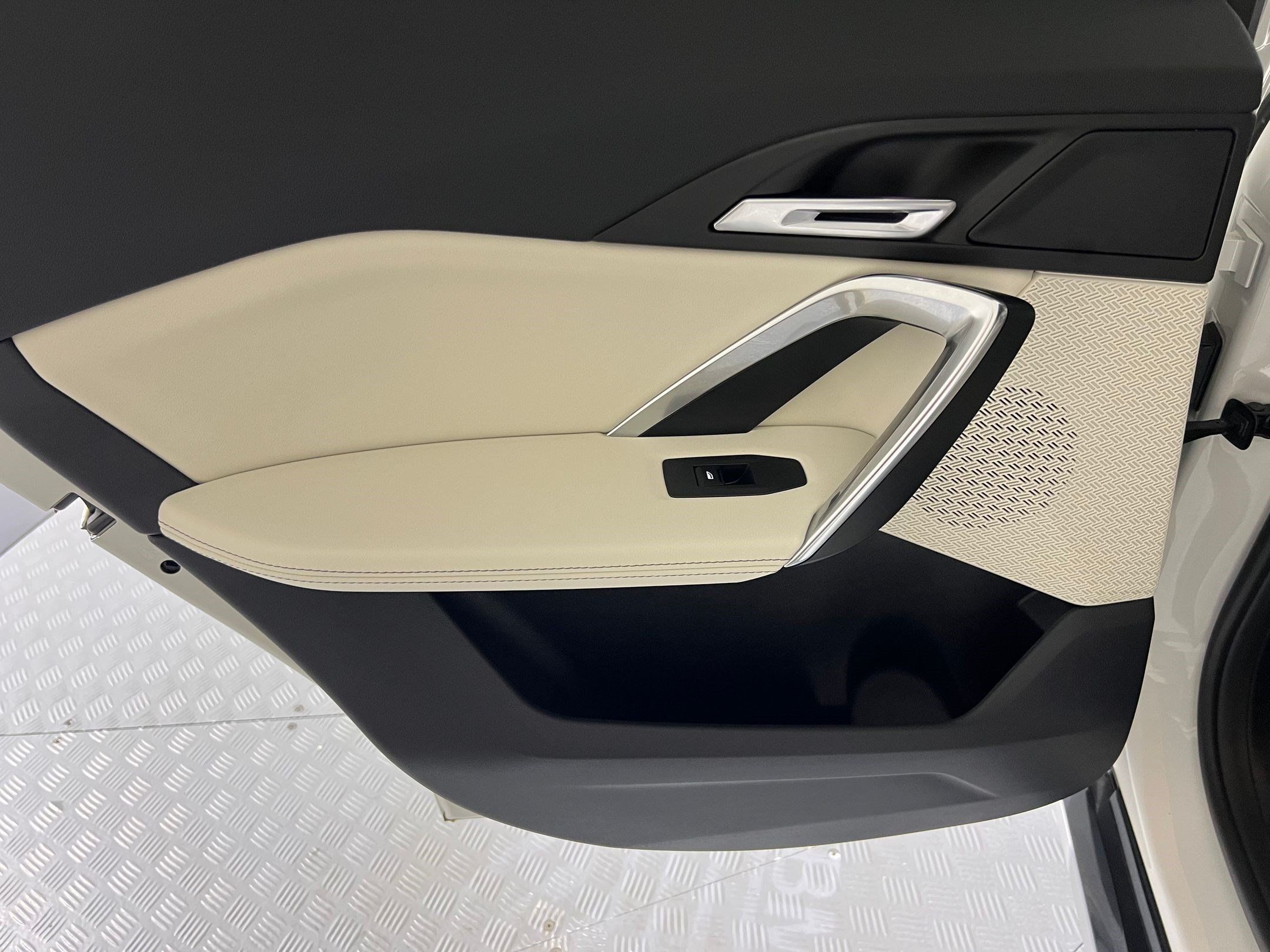 Used 2026 BMW X1 xDrive28i w/ Technology Package AWD/4WD image 21
