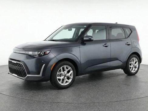 Used 2025 Kia Soul LX w/ LX Technology Package image 3