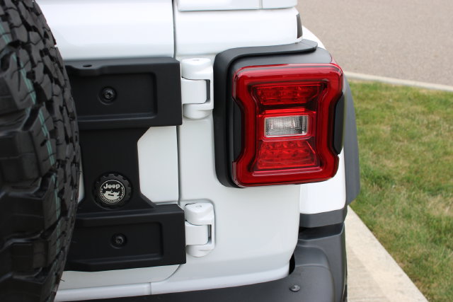 Used 2025 Jeep Wrangler Unlimited Rubicon AWD/4WD image 36