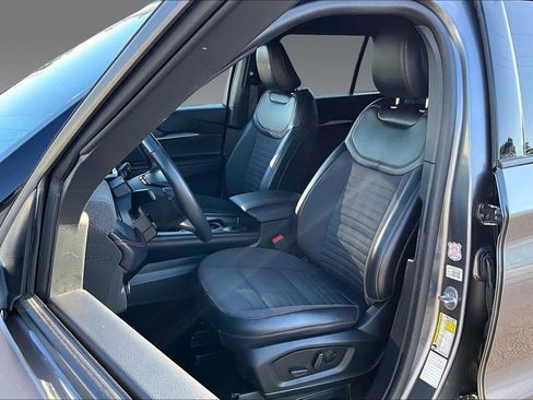 Used 2025 Ford Explorer ST-Line w/ ST-Line Street Pack AWD/4WD image 14