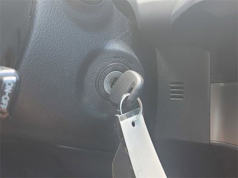 Used 2022 Toyota Tacoma SR w/ SR Convenience Package image 28